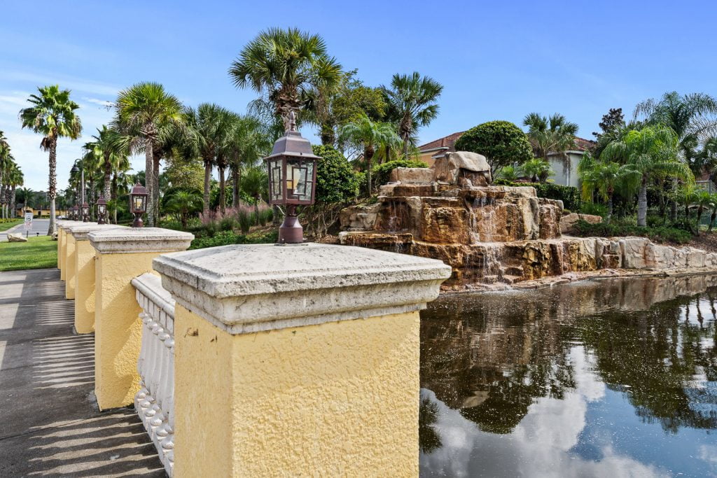 Paradise Palms Outside